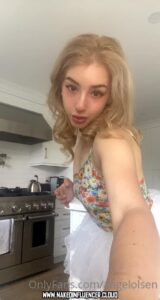 Angel Olsen American Blonde Showing Ass Female Bisexual